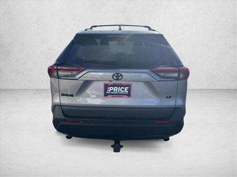 Used 2021 Toyota RAV4 LE image 4