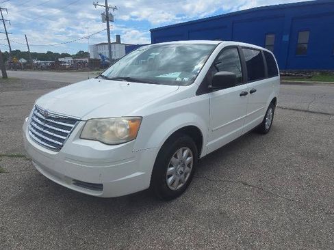 Used 2008 Chrysler Town & Country LX FWD image 2