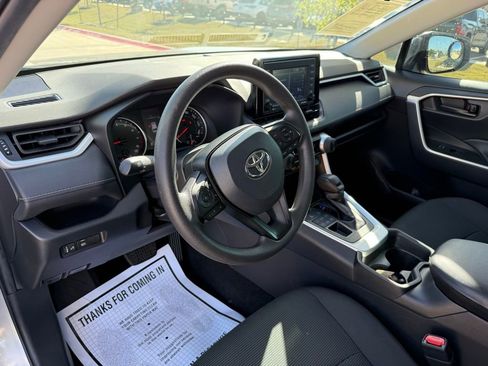 Used 2021 Toyota RAV4 LE image 12