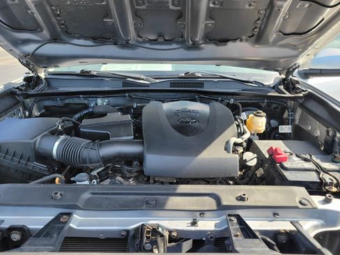 Used 2020 Toyota Tacoma SR5 AWD/4WD image 14