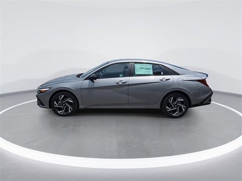New 2025 Hyundai Elantra SEL image 6