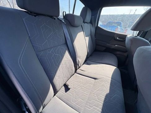 Used 2019 Toyota Tacoma TRD Off-Road image 18