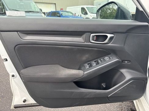 Used 2023 Honda Civic Sport image 9