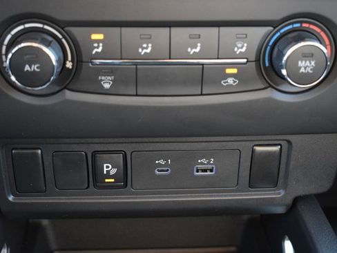 Used 2025 Nissan Frontier SV image 24