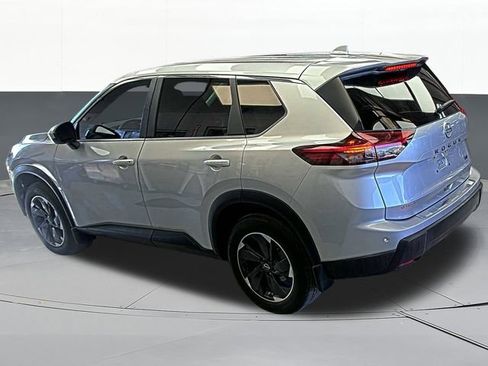 Used 2024 Nissan Rogue SV image 7