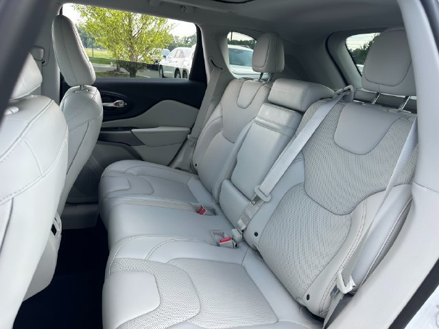 Used 2019 Jeep Cherokee Limited AWD/4WD image 19