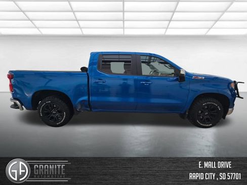 Used 2022 Chevrolet Silverado 1500 LT w/ Z71 Off-Road Package AWD/4WD image 7