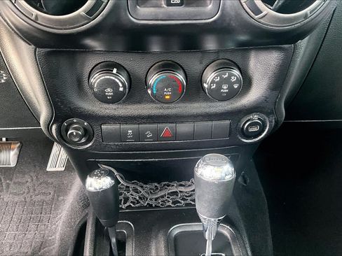 Used 2014 Jeep Wrangler Unlimited Sport w/ Quick Order Package 24S AWD/4WD image 32