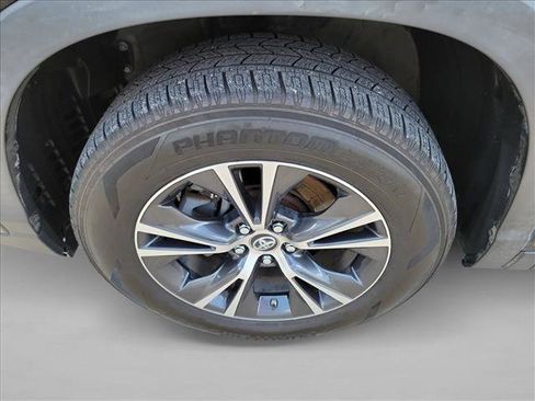 Used 2019 Toyota Highlander LE FWD image 9