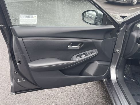 Used 2025 Nissan Sentra SV FWD image 16