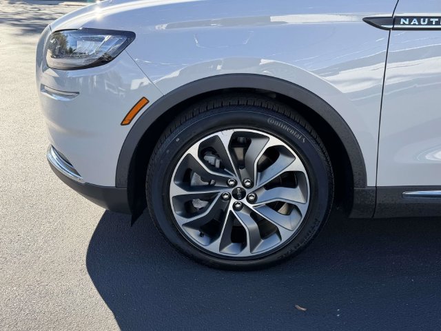 Used 2023 Lincoln Nautilus Reserve AWD/4WD image 8