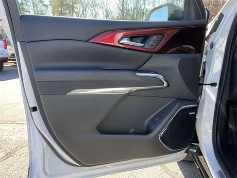 Used 2024 Chevrolet Traverse RS image 19