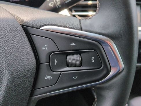 Used 2025 Chevrolet Trax LT w/ LT Convenience Package FWD image 21