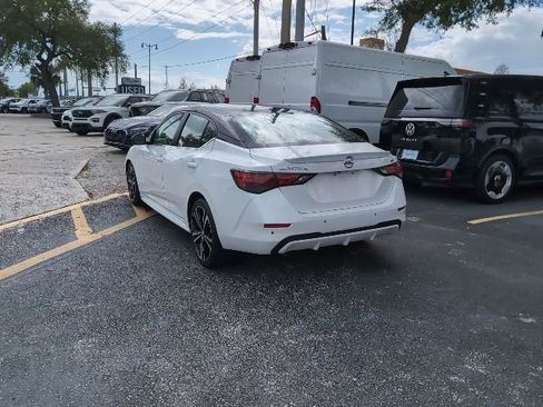 Used 2022 Nissan Sentra SR w/ SR Premium Package image 4