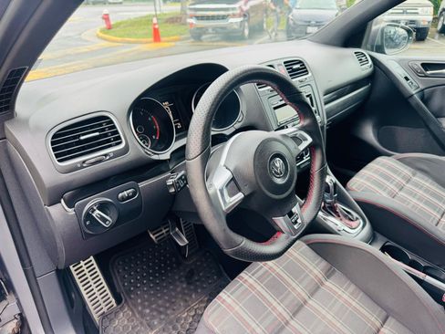 Used 2011 Volkswagen Golf 4-Door FWD image 15