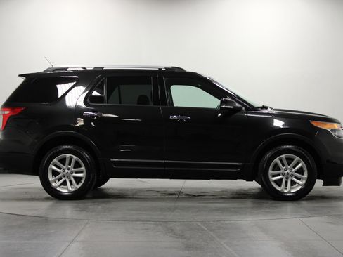 Used 2015 Ford Explorer XLT w/ Equipment Group 202B image 3