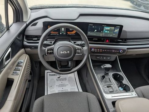 Used 2025 Kia Carnival LX FWD image 13