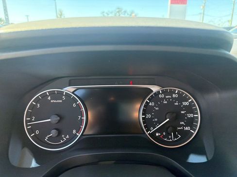 Certified 2025 Nissan Rogue SV image 27