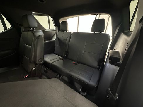 Used 2022 Chevrolet Traverse RS image 24