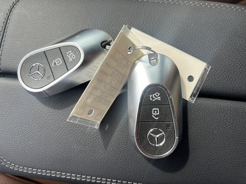 Used 2025 Mercedes-Benz E 350 Sedan image 38