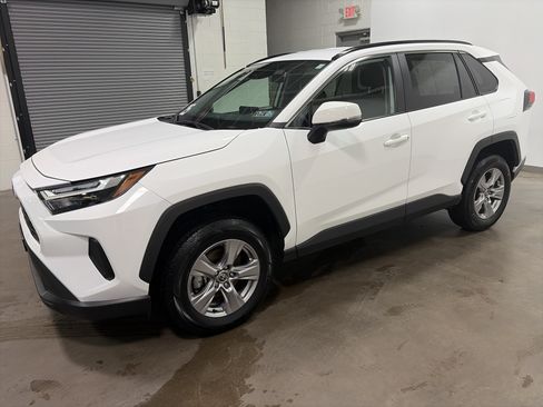 Used 2025 Toyota RAV4 XLE AWD/4WD image 6