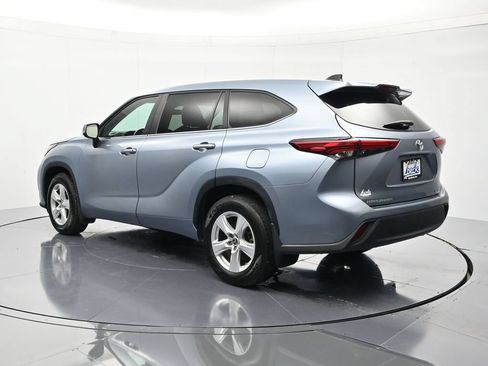 Used 2023 Toyota Highlander LE AWD/4WD image 7