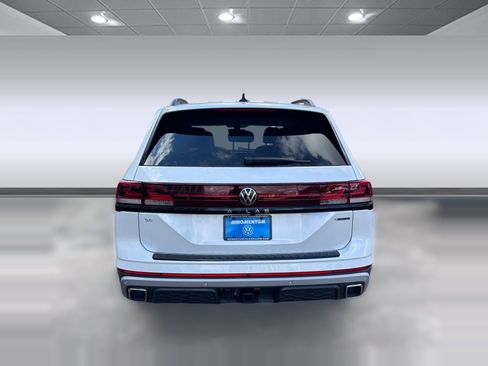 New 2026 Volkswagen Atlas Peak Edition image 9