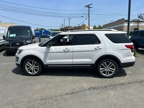 Used 2017 Ford Explorer XLT w/ Equipment Group 202A AWD/4WD image 4