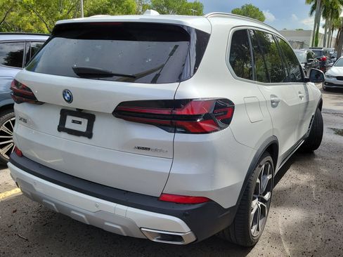 Used 2025 BMW X5 xDrive50e w/ Parking Assistance Package AWD/4WD image 3