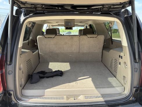 Used 2020 Chevrolet Suburban LT image 13
