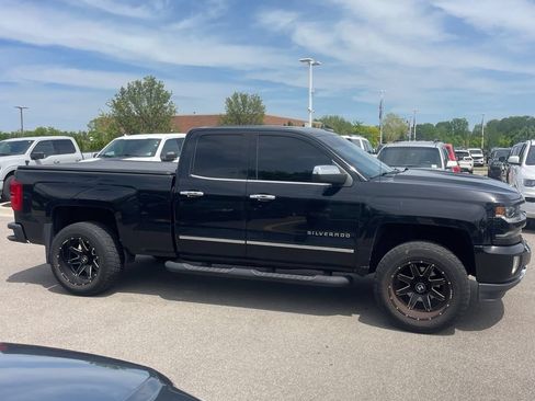 Used 2017 Chevrolet Silverado 1500 LTZ Z71 w/ LTZ Plus Package AWD/4WD image 4