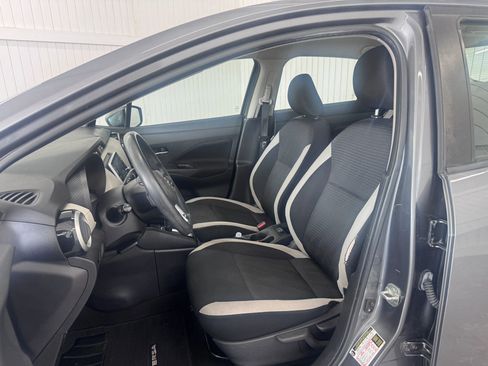Used 2021 Nissan Versa SV FWD image 9