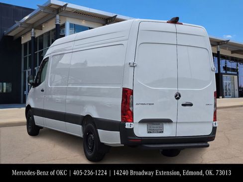 Used 2025 Mercedes-Benz Sprinter 2500 image 4