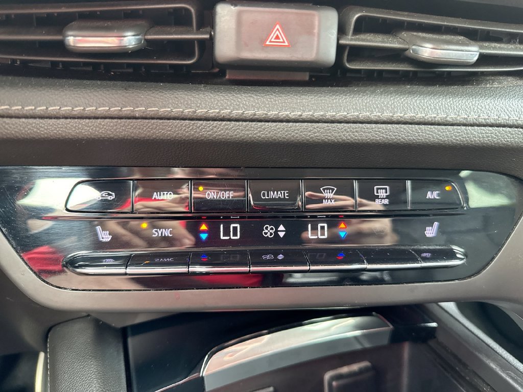 Used 2022 Buick Envision Essence w/ Sport Touring Package FWD image 15