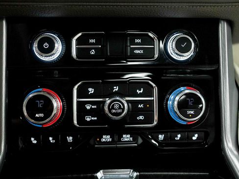 Used 2023 GMC Yukon XL Denali AWD/4WD image 62