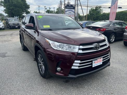 Used 2018 Toyota Highlander XLE AWD/4WD image 5