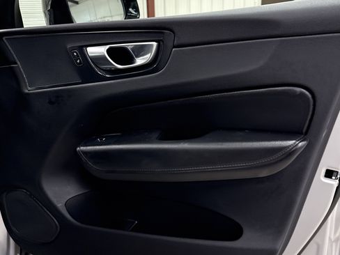 Used 2025 Volvo XC60 B5 Plus image 21