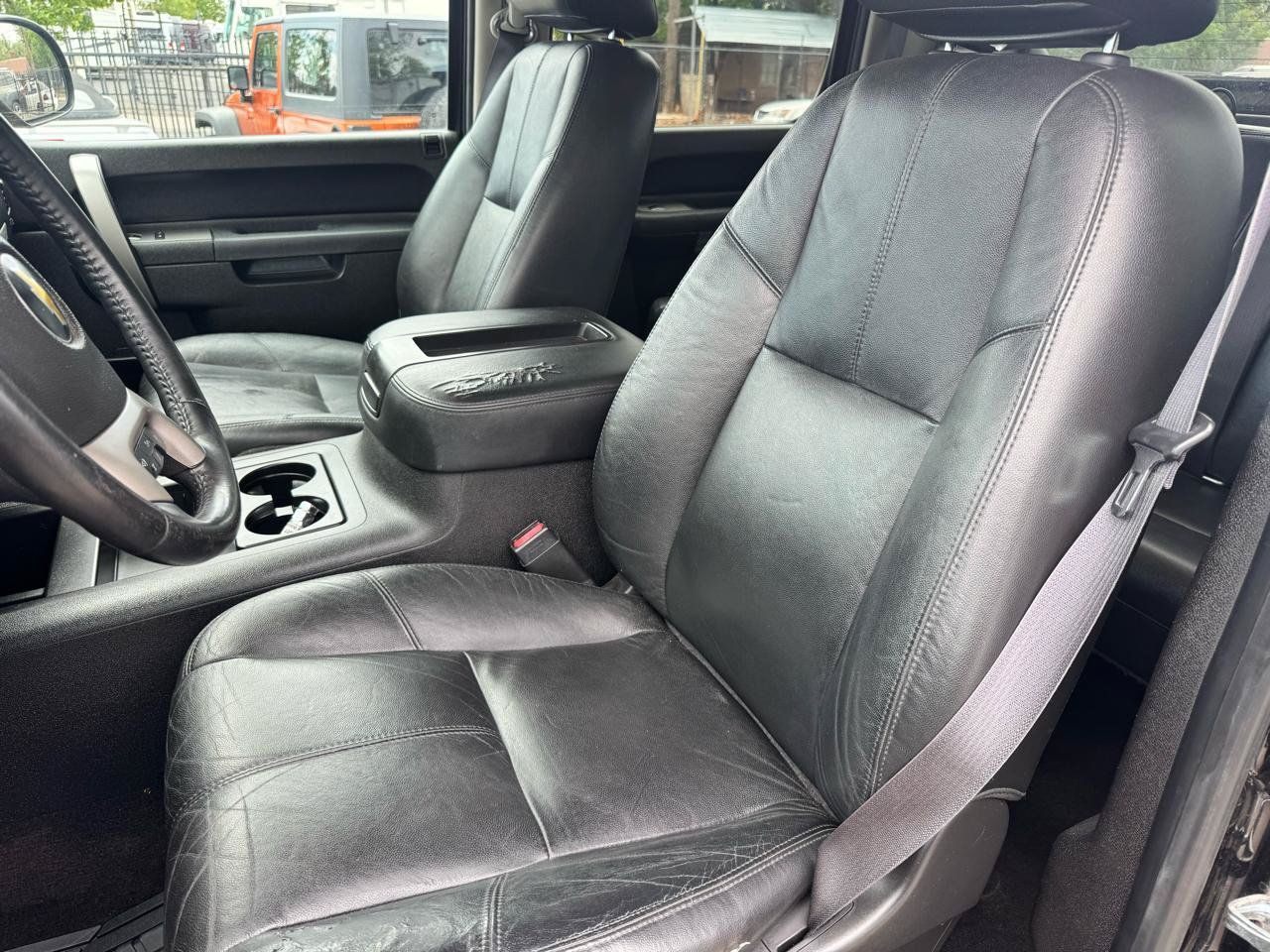 Used 2013 Chevrolet Silverado 2500 LT w/ Interior Plus Package AWD/4WD image 18