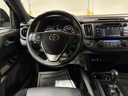 Used 2018 Toyota RAV4 SE image 20