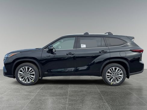 New 2026 Toyota Highlander Platinum AWD/4WD image 2