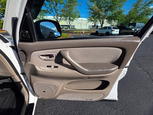 Used 2005 Toyota Sequoia SR5 AWD/4WD image 44