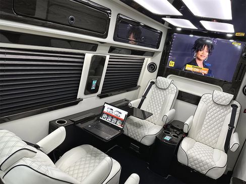 Used 2024 Mercedes-Benz Sprinter 3500 image 19