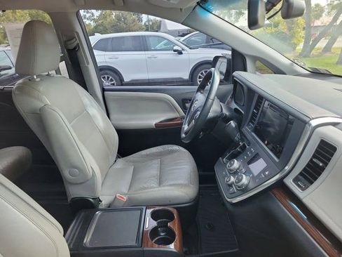 Used 2016 Toyota Sienna Limited Premium AWD/4WD image 3