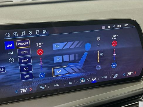 Used 2025 Chevrolet Traverse LT image 24