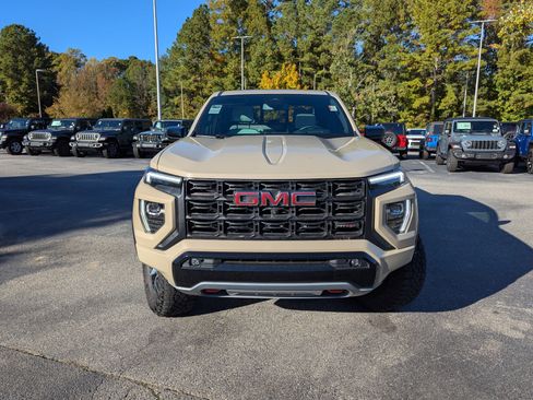 Used 2023 GMC Canyon AT4X image 2