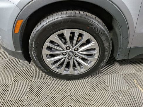 Used 2025 Cadillac XT4 Premium Luxury FWD image 33