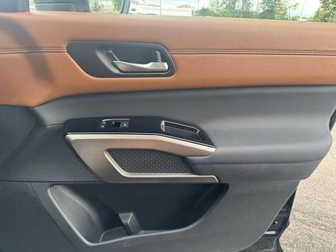 Used 2025 Nissan Pathfinder Platinum image 26