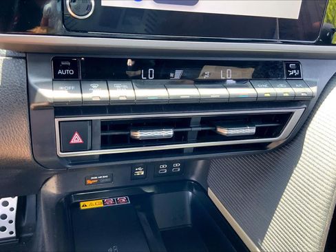 Used 2025 Toyota Camry SE FWD image 32
