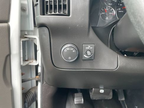 Used 2015 Chevrolet Express 2500 w/ Chrome Appearance Package RWD image 14