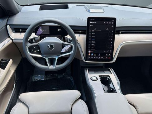 New 2026 Volvo EX90 Plus AWD/4WD image 28